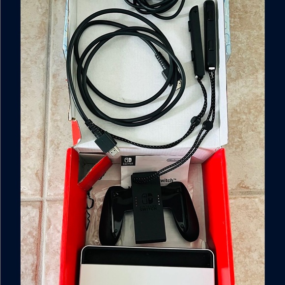 Sold Nintendo Switch OLED Model HEG - 001 Handheld Console - 64GB-White - Picture 5 of 7